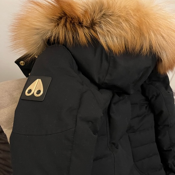 Moose knuckles long coat. Size xs . New. Black.  Gold fur . - Picture 6 of 15